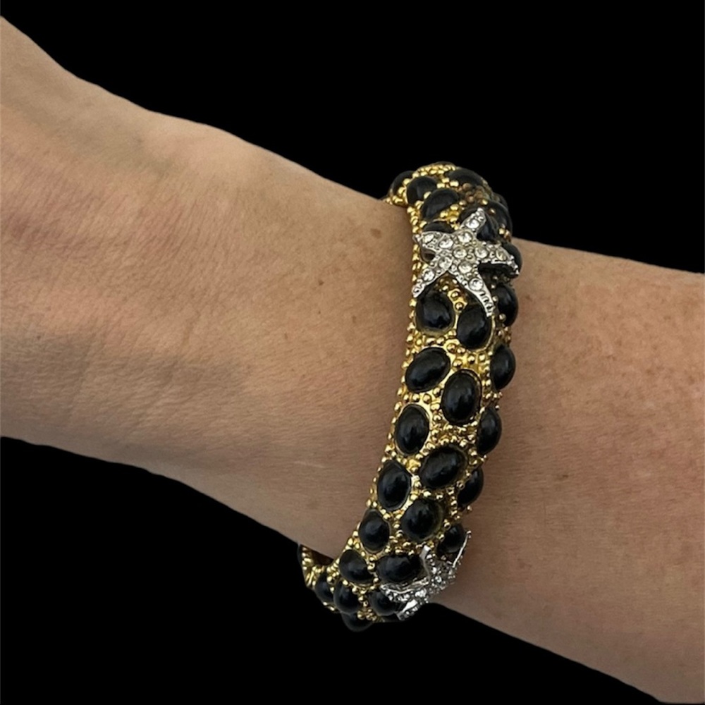 🌟Unique embellished inset beads and rhinestone starfish bangle bracelet